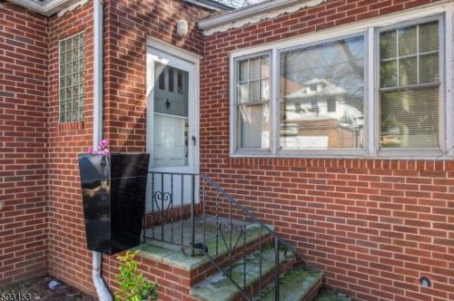 18 Montgomery St, Bloomfield, NJ 07003-6006