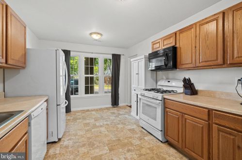 5454 Lighthouse Ln, Springfield VA  22015-1934 exterior