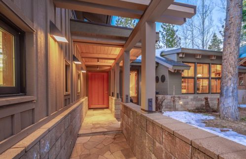 1721 Grouse Rdg, Truckee CA  96161-4033 exterior