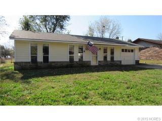 905 Walnut St, Claremore, OK 74017-6931