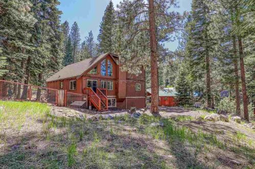 15062 Donnington Ln, Truckee CA  96161-1136 exterior
