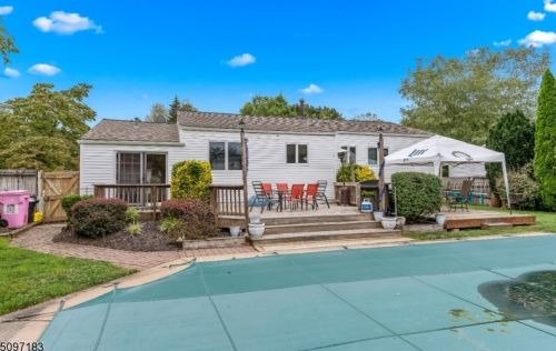 14 Lawrence Dr, Hackettstown NJ  07840-2510 exterior