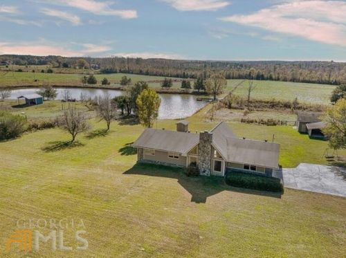 621 Lakeview Dr, Brooks, GA 30205-2738