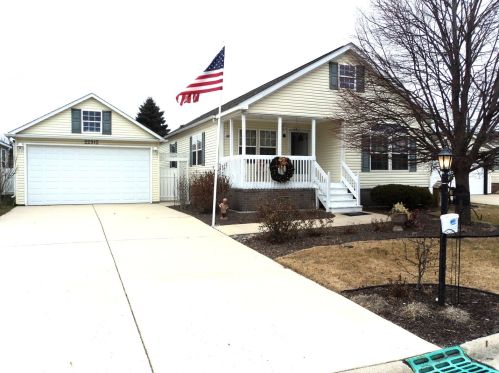 22912 Pinehurst Dr, Frankfort, IL 60423-6732
