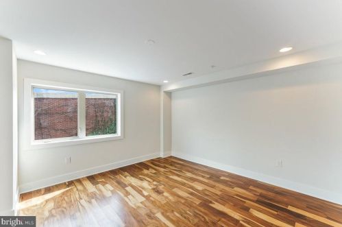 154 Front St, Philadelphia PA  19106-0020 exterior