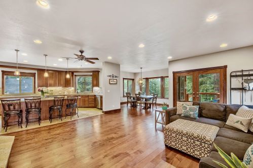10970 Palisades Dr, Truckee CA  96161-3188 exterior