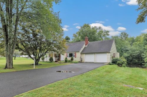 26 Kazo Dr, Huntington, CT 06484-5713