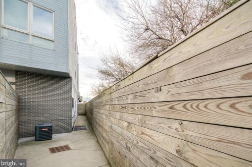 920 Front St, Philadelphia PA 19123-4304 exterior