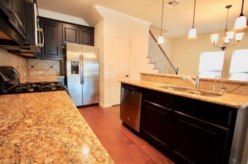 1428 Arapaho Dr, Carrollton TX 75010-3304 exterior