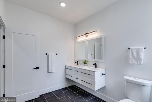 1013 24th St, Philadelphia PA  19146-2543 exterior