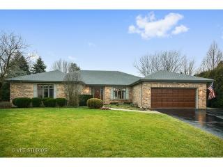135 Hawkins Cir, Wheaton IL  60189-1933 exterior