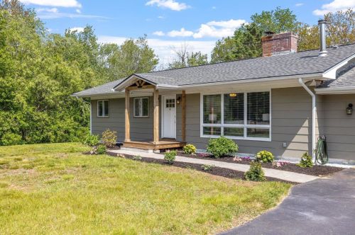 160 Parade Rd, Barnstead, NH 03218-3680