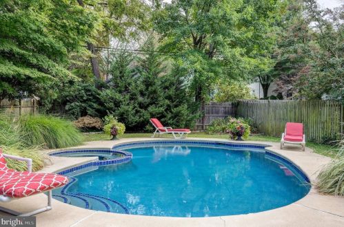 41 Friends Ave, Haddonfield NJ 08033-1500 exterior