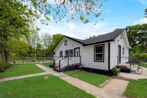 2600 Hutchinson St, Fort Worth, TX 76106-7439