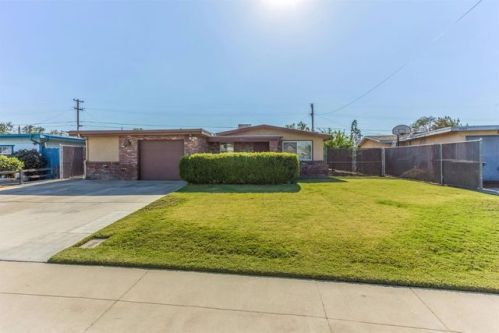 2574 Crescent Ave, Clovis, CA 93612-4401