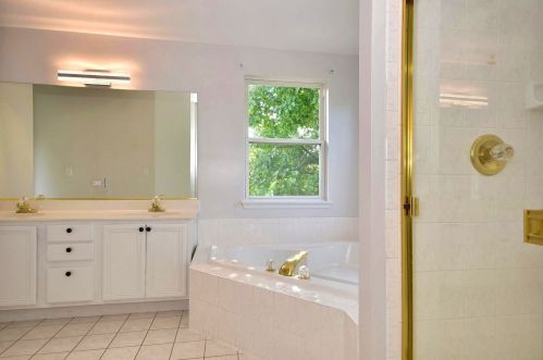 364 Messenger Cir, North Aurora IL  60542-1805 exterior