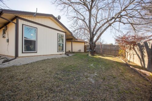 6208 Bellhurst Ct, Fort Worth TX  exterior