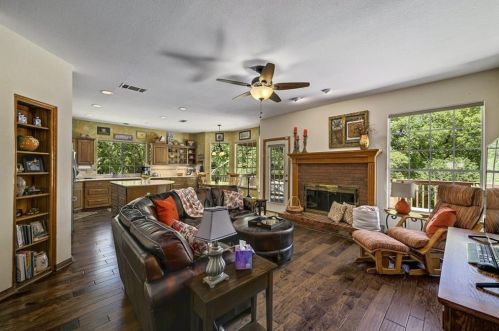 3918 Caney Crk Rd, Austin TX  78732-2216 exterior