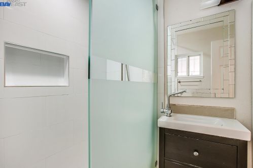 1567 Plaza Dr, San Leandro CA  94578-1968 exterior