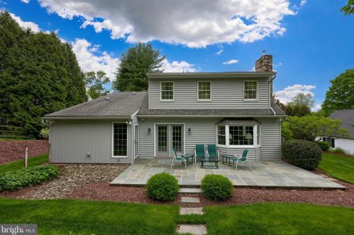 142 Bentley Ln, Lancaster PA  17603-6204 exterior