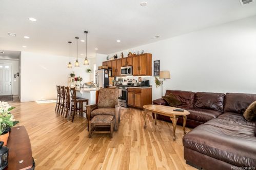 273 Kewaunee Way, Aurora CO 80016-4327 exterior