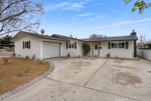 24 Dale Ln, Redlands, CA 92373-5072