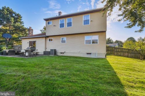 61 Misty Morn Ln, Trenton NJ 08638-1819 exterior