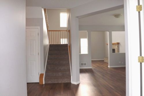 805 Kelley Dr, North Aurora, IL 60542-4005