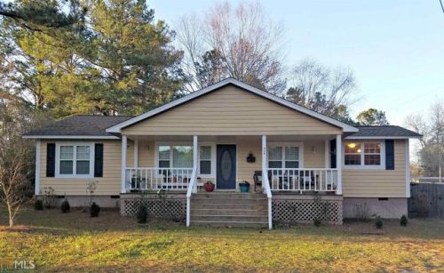445 Willow Lake Dr, Metter, GA 30439-5828