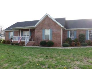 142 Linda Ln, Tullahoma, TN 37388-5410