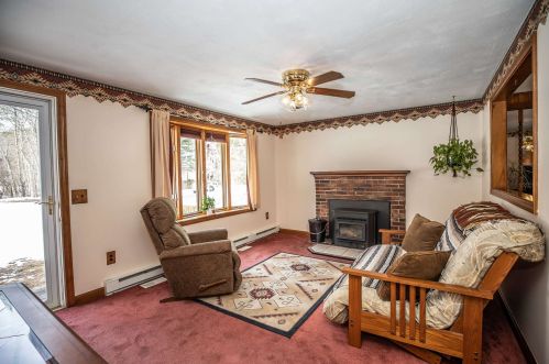 5 Glenside Dr, Pelham, NH 03076-2313