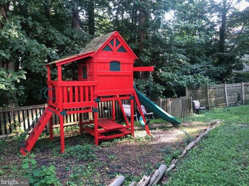 8232 Woodstown Ct, Springfield VA  22153-3534 exterior