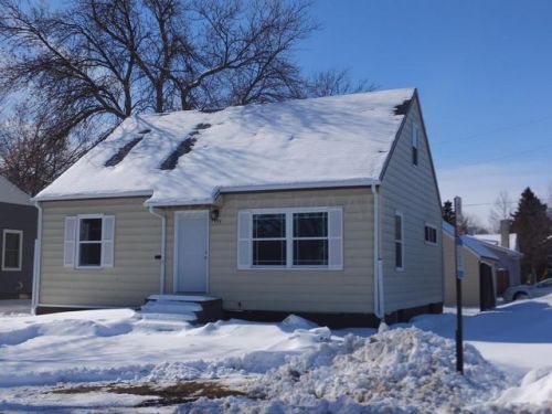 1417 13 1/2 St, Moorhead, MN 56560-1629