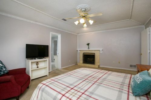 2702 Peach Tree Dr, Carrollton TX 75006-4735 exterior