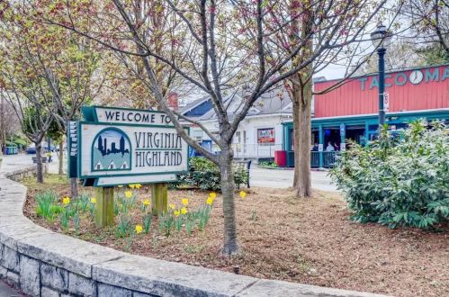 825 Highland Ln, Atlanta GA  30306-4383 exterior