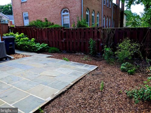 8069 Powderbrook Ln, Springfield VA  22153-2927 exterior