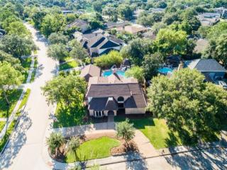 1403 Brooklake Ct, Houston, TX 77077-3201