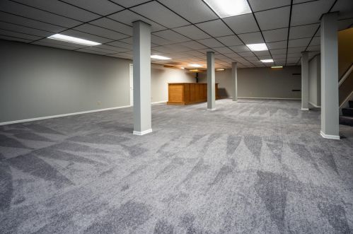 630 Merganser Dr, Hobart IN 46342-9487 exterior