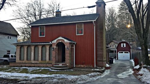 688 8th St, Pittston, PA 18644-9400