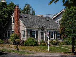 7235 17th Ave, Portland, OR 97202-5830