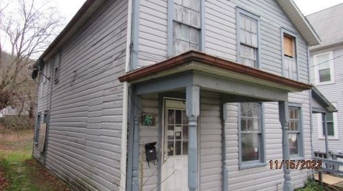619 Elk St, Franklin, PA 16323-8705
