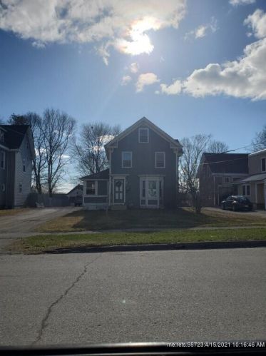 35 Holyoke St, Brewer, ME 04412-1905