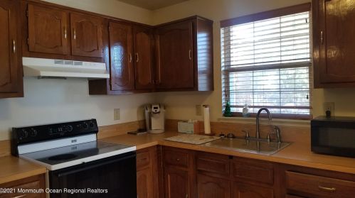 10 Constitution Blvd, Lakehurst, NJ 08759-1987