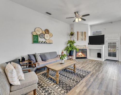 8809 Flying Hawk Ct, Elk Grove, CA 95624-1225