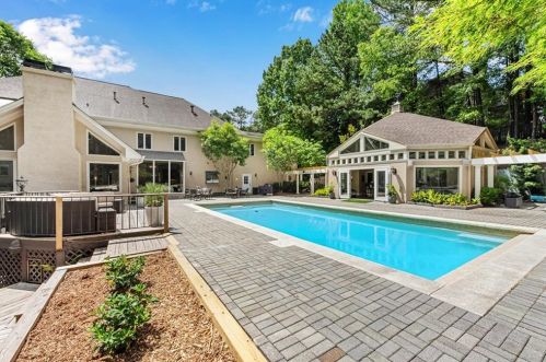 5485 Errol Pl, Atlanta GA  30327-4871 exterior
