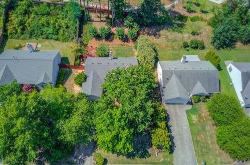 1215 Hillcrest Glenn Cir, Buford, GA 30518-6390