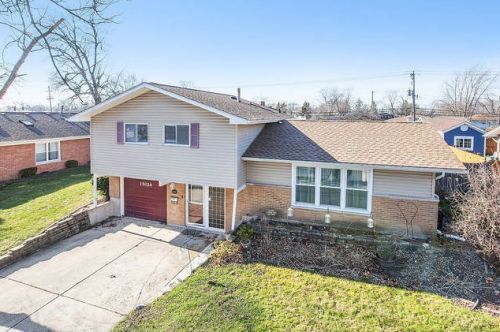 15024 Sunset Ave, Oak Forest, IL 60452-1237