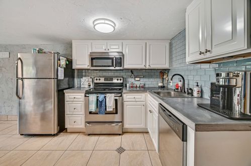 1231 Hewitt Ave, Saint Paul MN  55104-1422 exterior