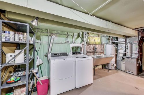 7049 Keeney St, Niles IL  60714-3037 exterior