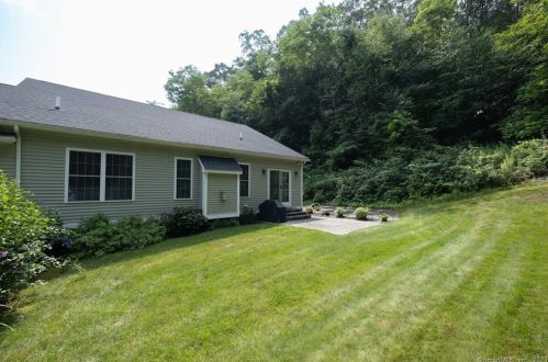 90 Apple Gate, Southington CT  06489-2083 exterior